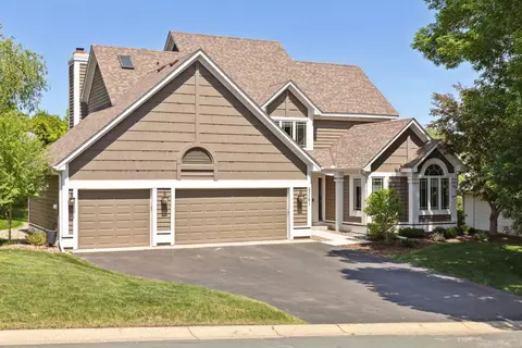 6561 Promontory Dr, Eden Prairie, MN 55346