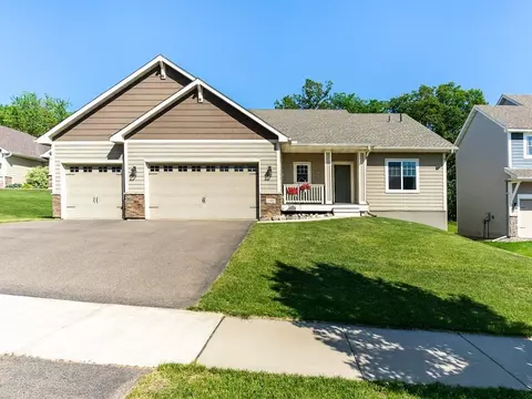 1162 Rosemary Ln, Chaska, MN 55318