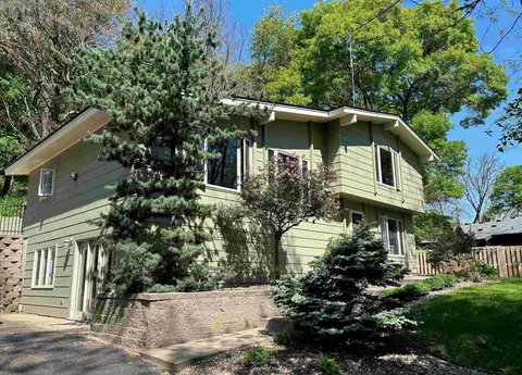 620 Oakwood St S, Bayport, MN 55003