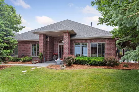 223 W Canyon Dr, Hudson, WI 54016