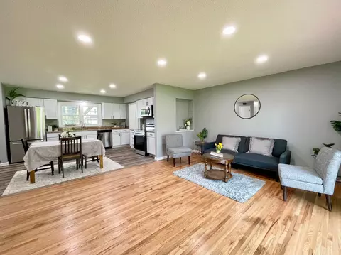 925 Beacon Ln, Apple Valley, MN 55124
