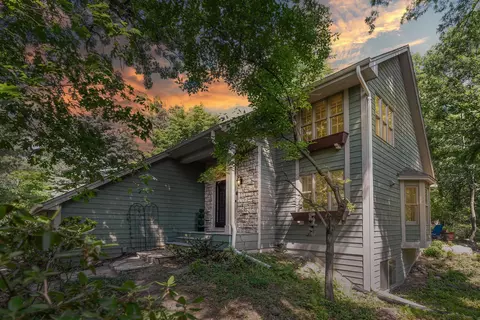 2410 Hillwood Dr E, Maplewood, MN 55119