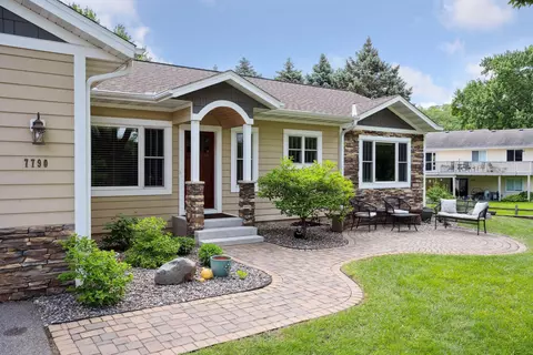 7790 Chesshire Ln N, Maple Grove, MN 55311