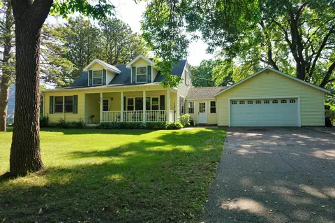 90 Woodhill Rd, Saint Cloud, MN 56301