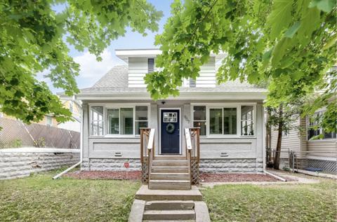 907 4th St E, Saint Paul, MN 55106
