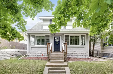 907 4th St E, Saint Paul, MN 55106