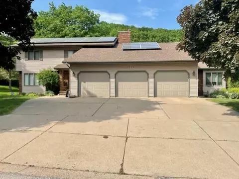354 Pleasant Hill Dr, Winona, MN 55987