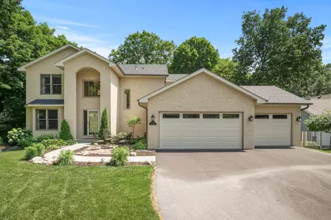 1145 Falls Curv, Chaska, MN 55318