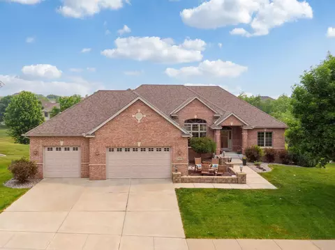 7690 Narcissus Ln N, Maple Grove, MN 55311