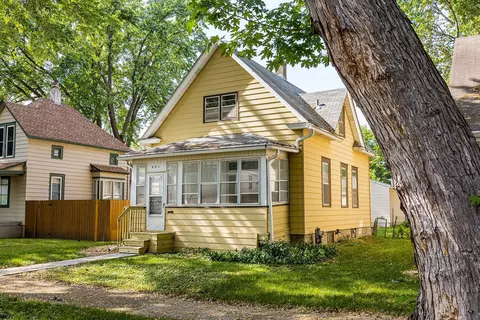 931 Armstrong Ave, Saint Paul, MN 55102