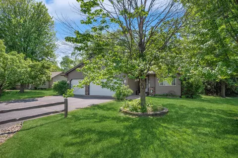 38185 Casselberry Dr, North Branch, MN 55056