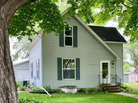 202 NW 4th St, Adams, MN 55909