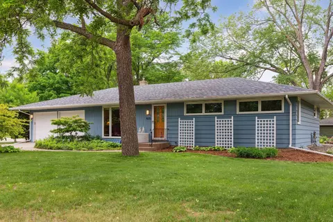 1975 Autumn St, Falcon Heights, MN 55113