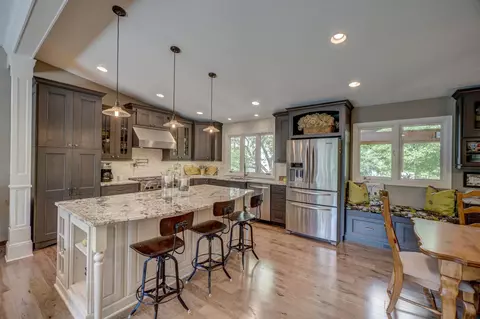 52 Deer Hills Cir, North Oaks, MN 55127