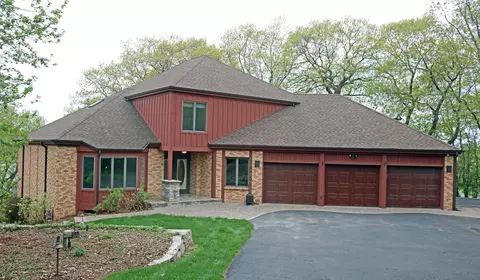 15506 Village Woods Dr, Eden Prairie, MN 55347