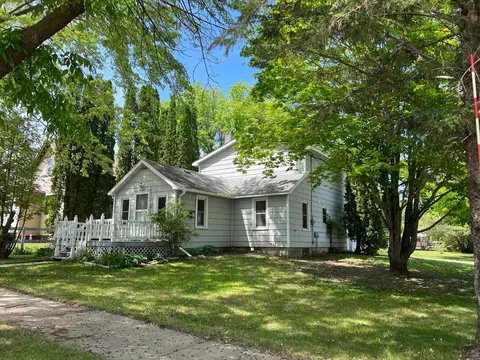 102 Cherry St NW, Bertha, MN 56437