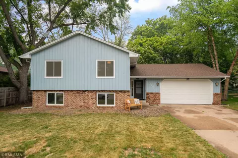 615 Kimball St NE, Fridley, MN 55432