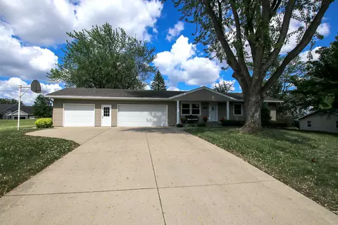 1385 Jefferson St SE, Hutchinson, MN 55350