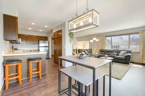 3817 Laurel Ct, Eagan, MN 55122 photo 9