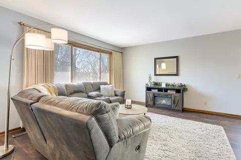 3817 Laurel Ct, Eagan, MN 55122 photo 5