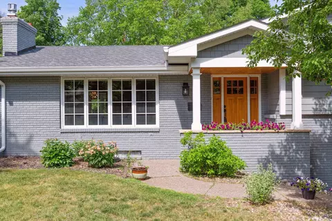 6820 Creston Rd, Edina, MN 55435