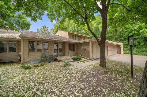 10209 Scarborough Rd, Bloomington, MN 55437