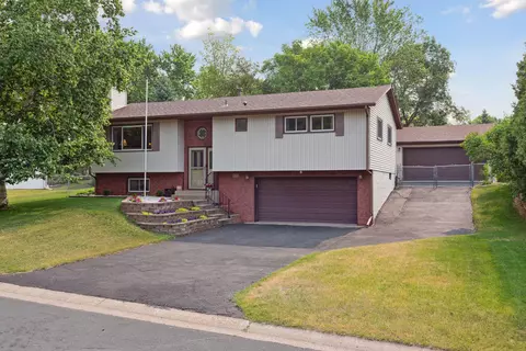 8242 Cleadis Ave, Inver Grove Heights, MN 55076