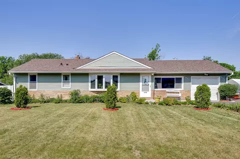 2145 Mcmenemy St, Maplewood, MN 55117