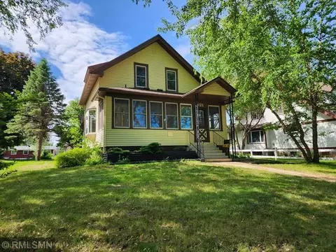 621 7th St, Kenyon, MN 55946