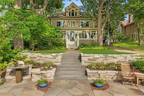 2691 E Lake Of The Isles Pkwy, Minneapolis, MN 55408