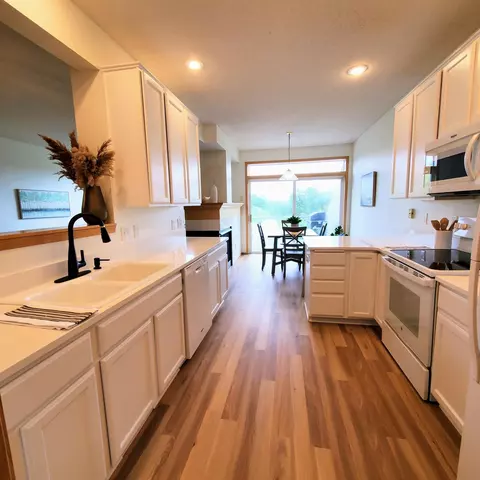 4004 Lawndale Ln N, Plymouth, MN 55446