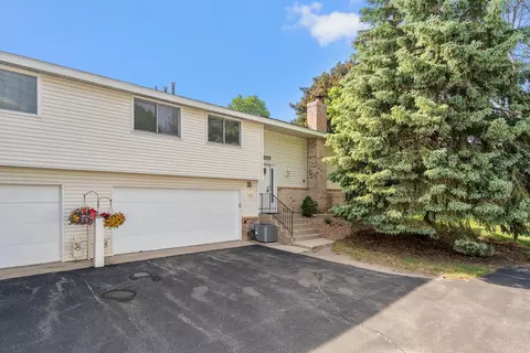 1702 E 123rd St, Burnsville, MN 55337