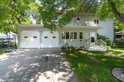 810 Locken Blvd, Crookston, MN 56716