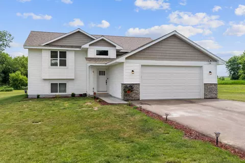 1131 Eulaine Cir, Hammond, WI 54015