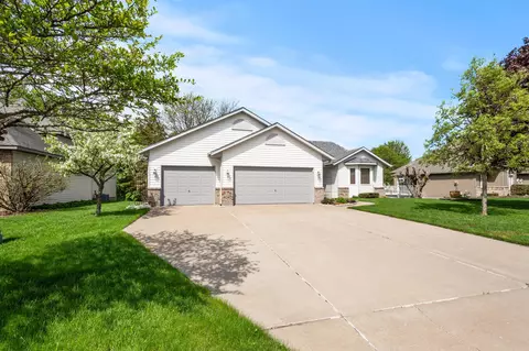 1196 Granada Ave N, Oakdale, MN 55128