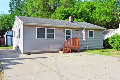 178 Hanson Rd, Mahtomedi, MN 55115