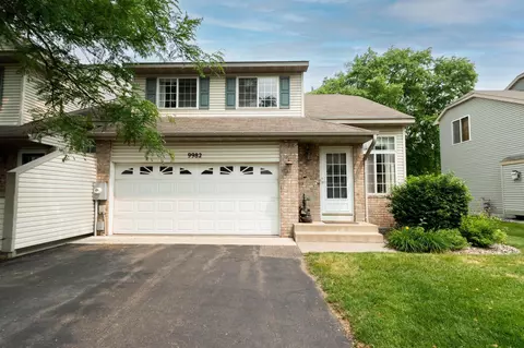 9982 Hamlet Ln S, Cottage Grove, MN 55016
