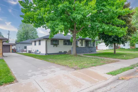 102 Poplar St W, South Saint Paul, MN 55075
