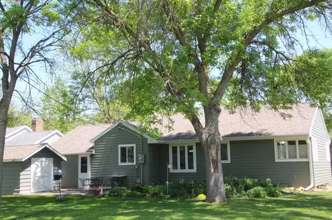 410 4th St E, Hector, MN 55342 photo 2