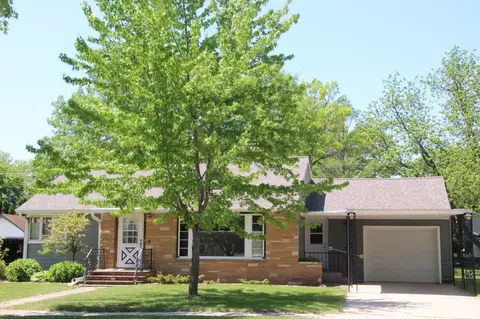 410 4th St E, Hector, MN 55342