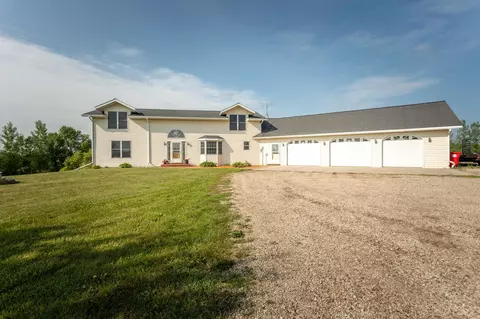6044 Alyssa Ln, Nelson, MN 56355