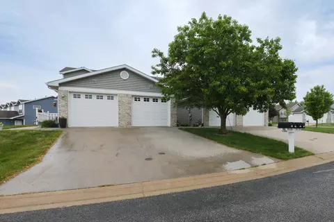 622 Pointe Ct SW, Rochester, MN 55902