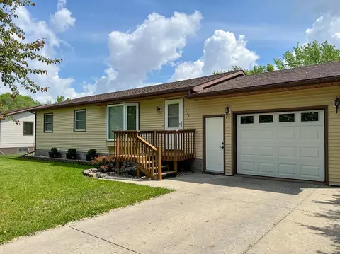 316 Cardinal Ave, Thief River Falls, MN 56701
