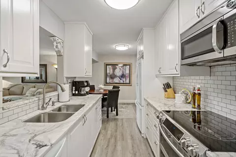4397 Wilshire Blvd #303, Mound, MN 55364