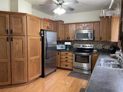 415 N 3rd St, Marshall, MN 56258 photo 3