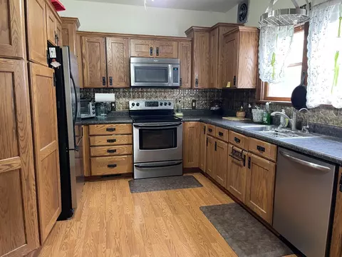 415 N 3rd St, Marshall, MN 56258 photo 16