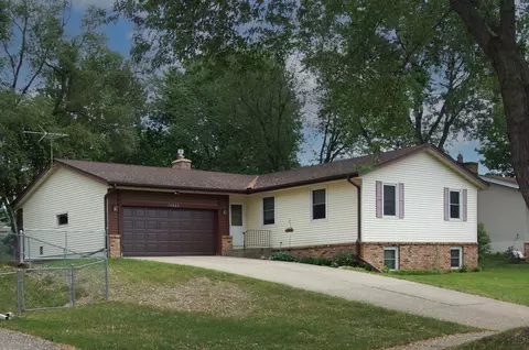14886 Easter Ave, Apple Valley, MN 55124