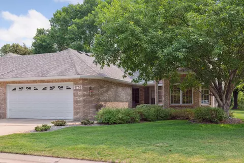 5708 Silverthorn Pl, Shoreview, MN 55126