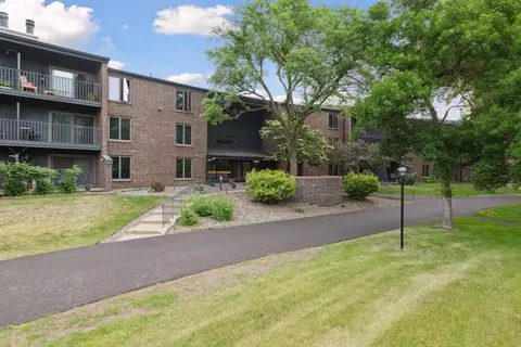 5120 W 102nd St #305, Bloomington, MN 55437