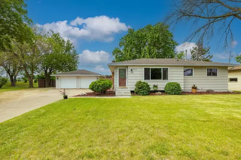 2054 Shale Ln, Eagan, MN 55122
